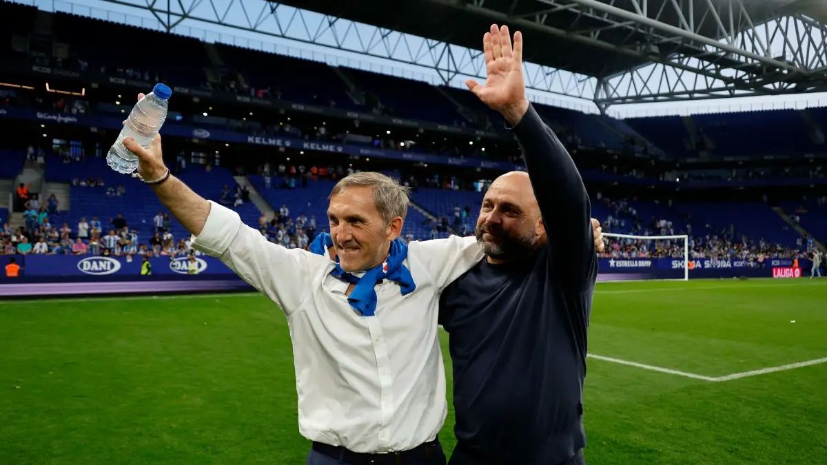 Fran Garagarza and Manolo Gonzalez celebrate promotion.