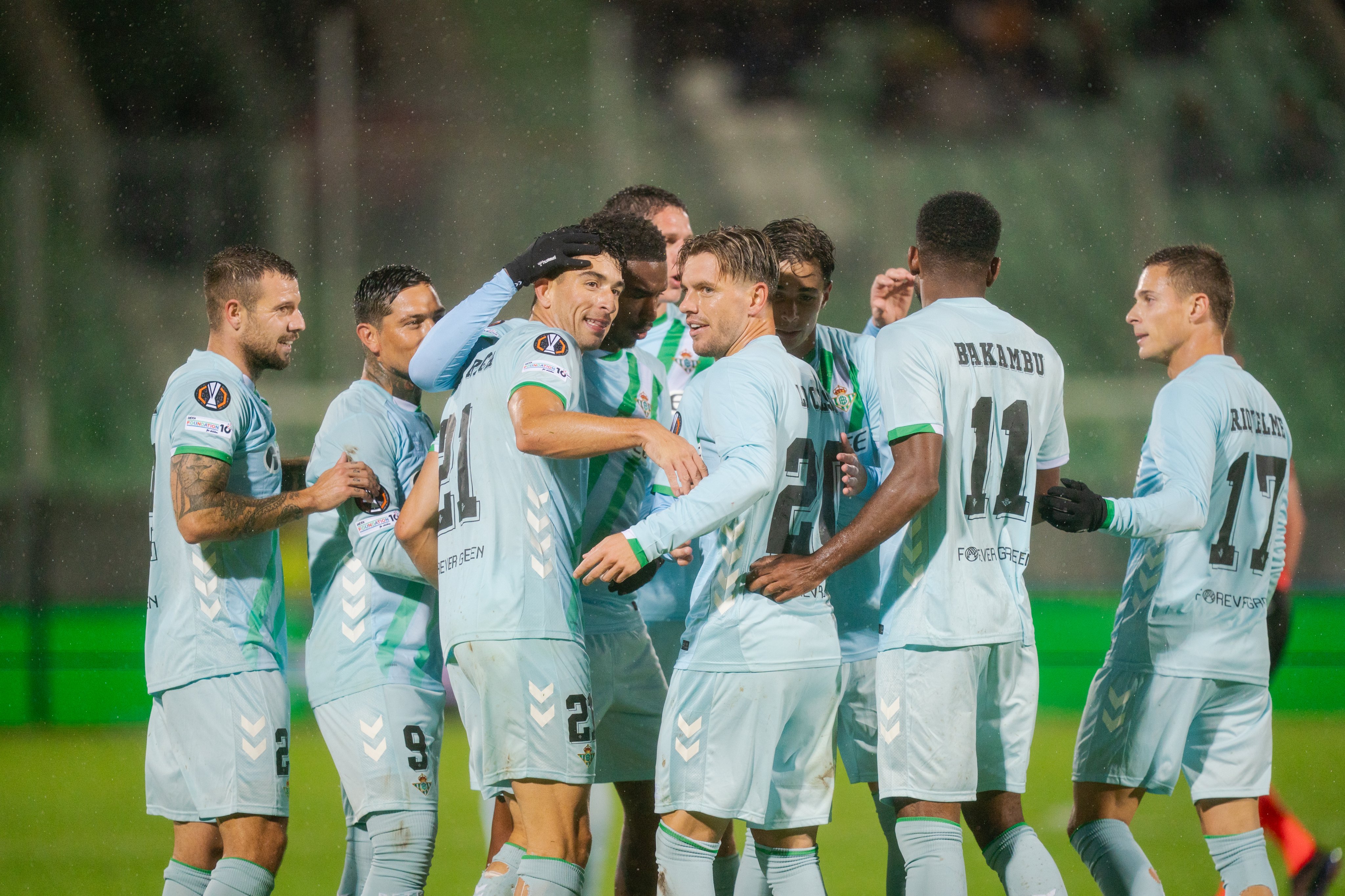 Giovani Lo Celso and Betis celebrate his goal.