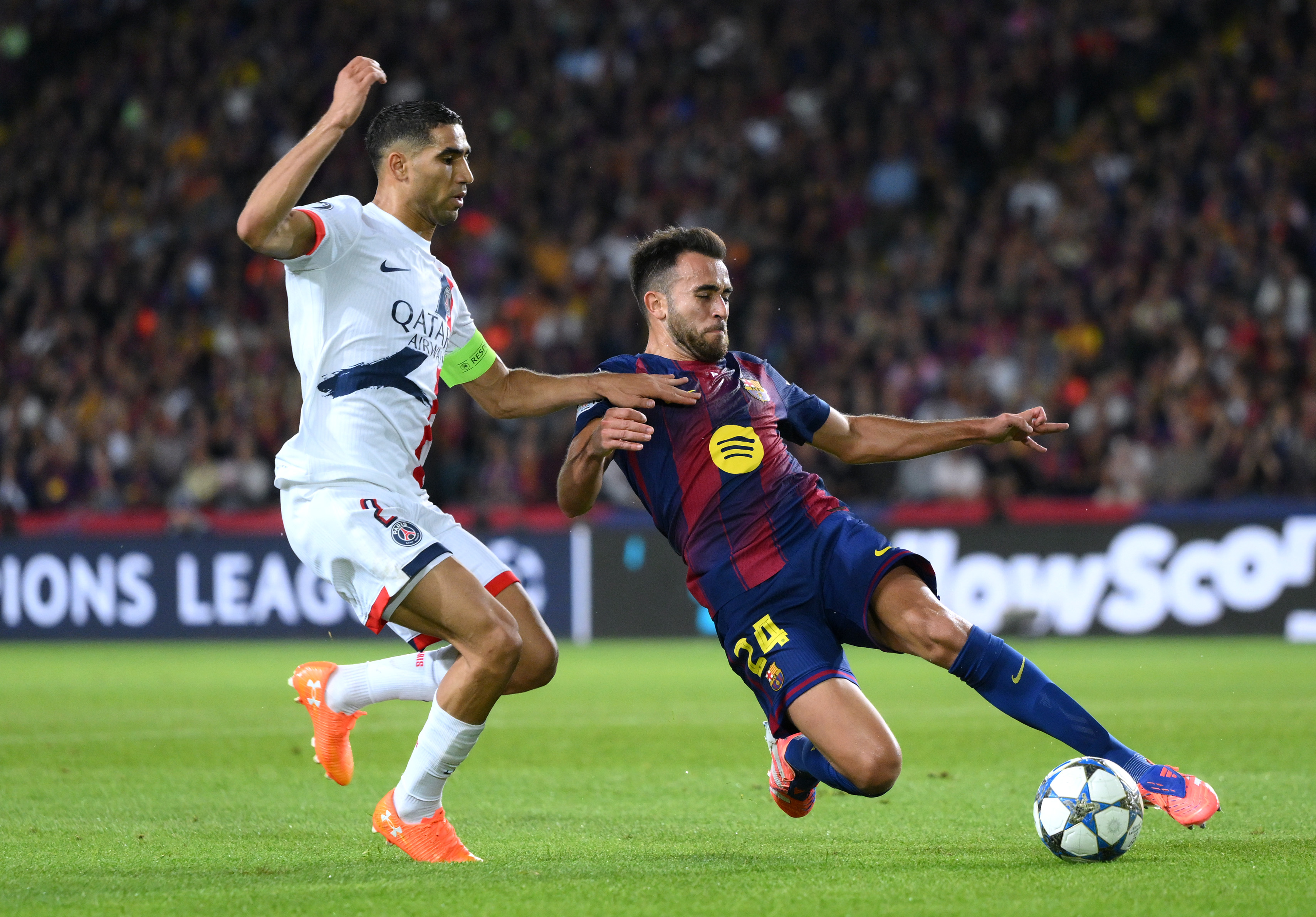 Eric Garcia defends against Hakimi