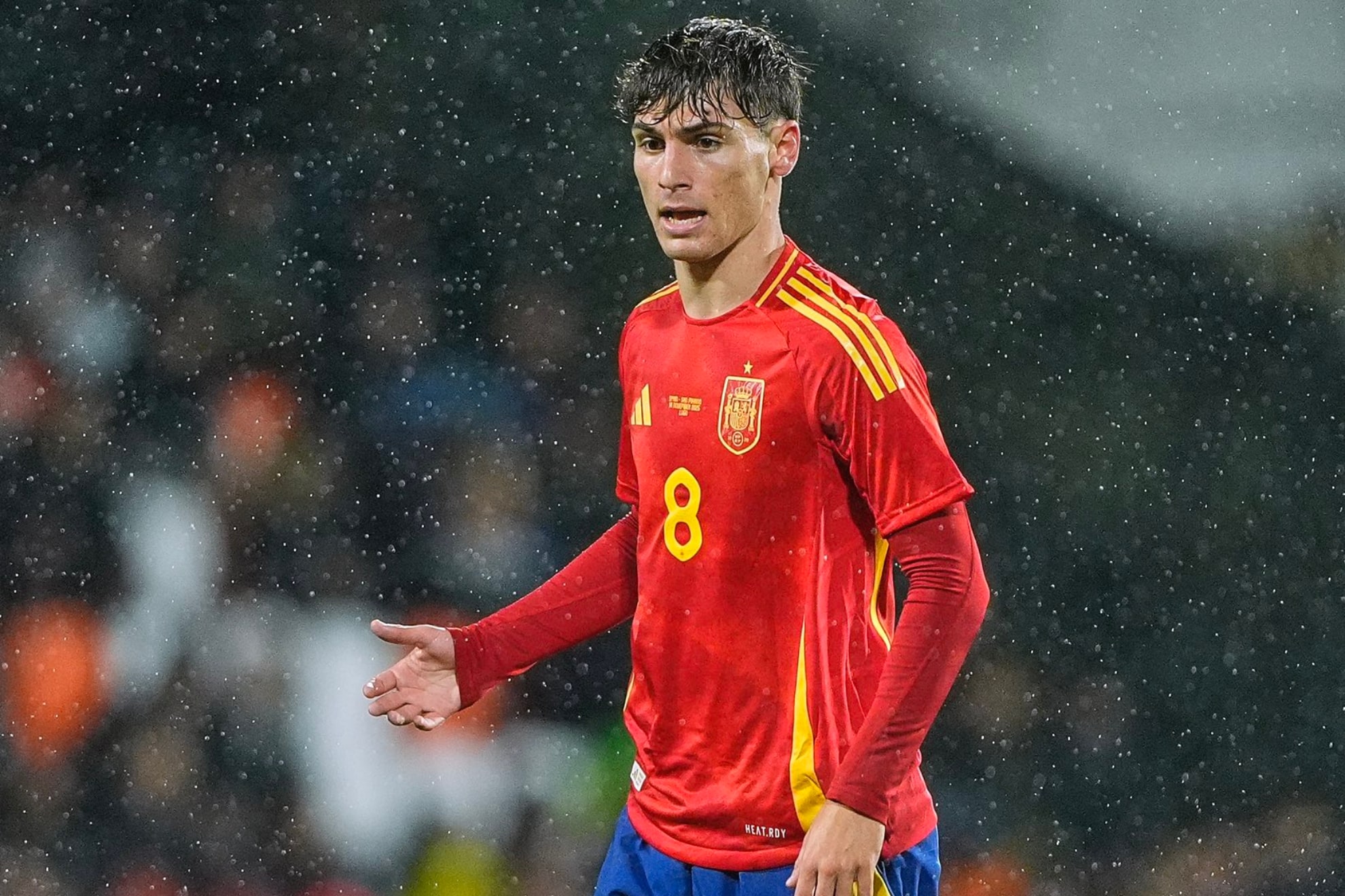 Mendoza is an under-21 international for Spain.