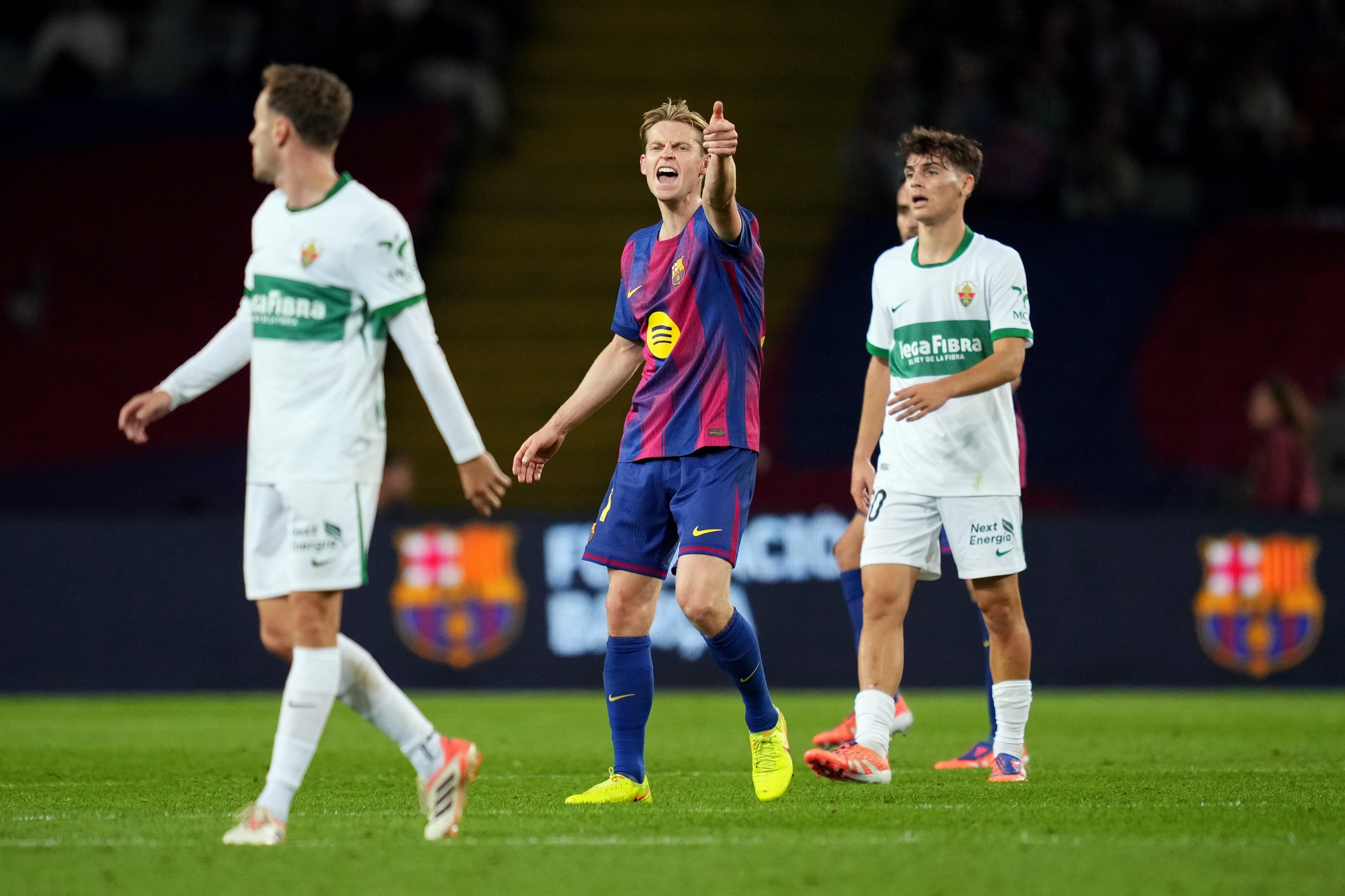 Frenkie de Jong will take on a bigger role without Pedri.