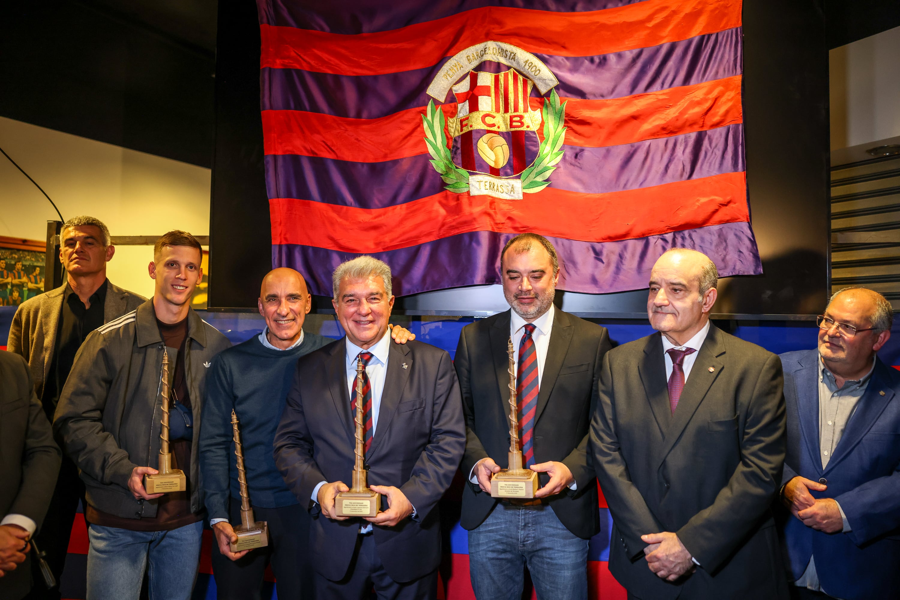 Laporta with a fan group.