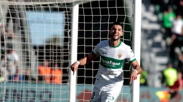 Mir in full flight for Elche.