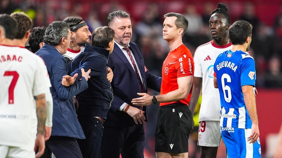 Akmeyda confronts the referee.