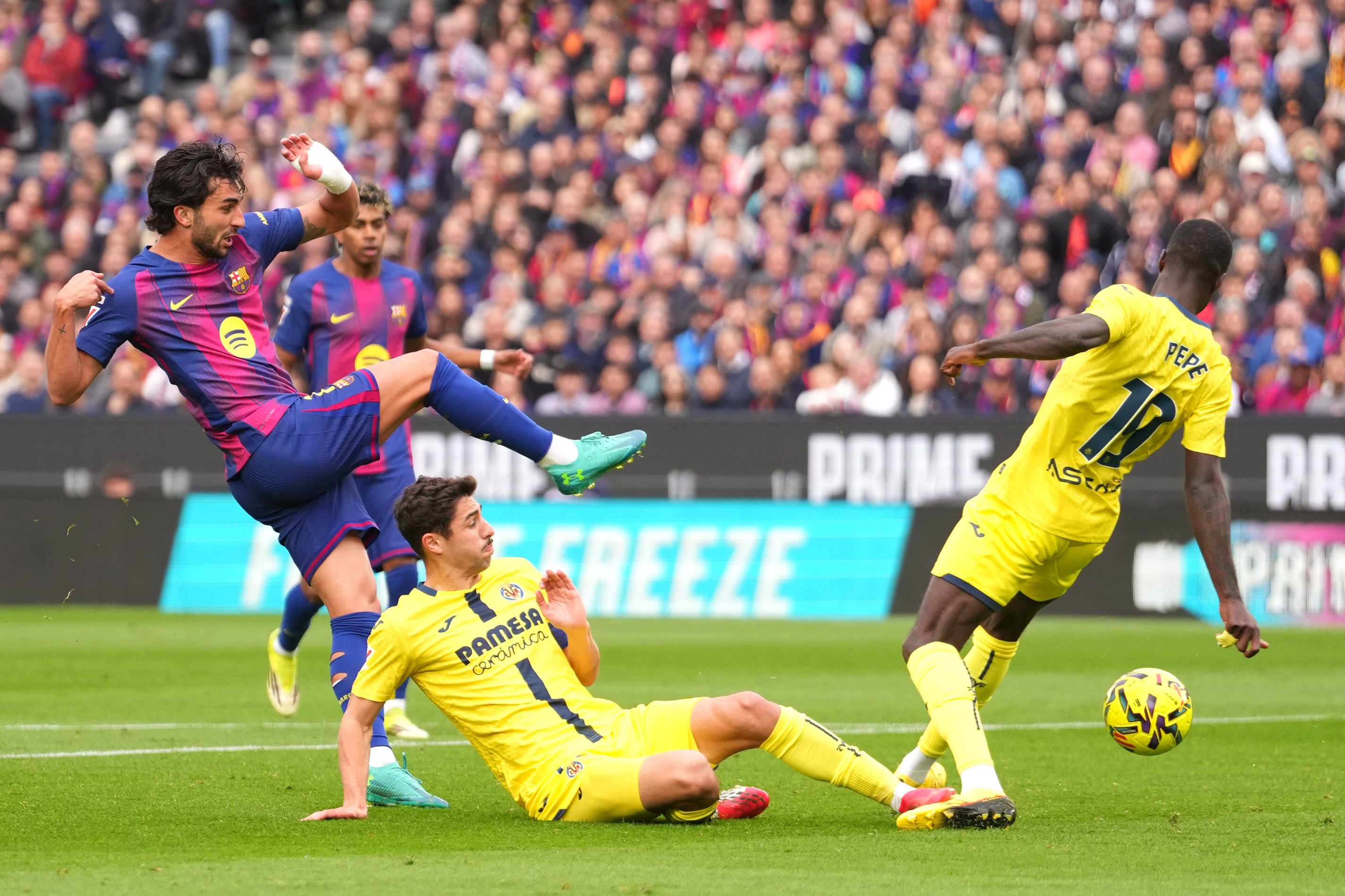 Ferran Torres shoots against Villarreal.