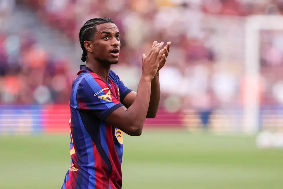Alejandro Balde in a FC Barcelona home kit clapping on the pitch during a match
