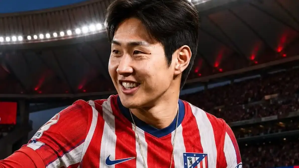 Kang-in Lee wearing the red and white striped Atletico Madrid home jersey